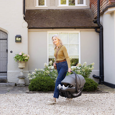 Bebê Conforto Joie Sprint com Isofix Areia Sandsstone - Praticidade e Mobilidade Inteligente